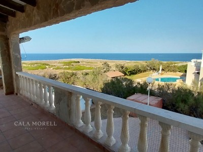 Chalet con vistas al mar y licencia turística en Arenal den Castell – Ideal para inversión o reside