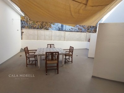 Piso de 194 m² con derecho a vuelo en zona céntrica de Ciutadella, ideal para inversión o reforma