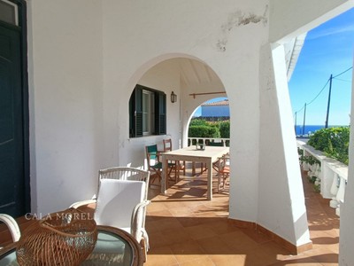 Chalet con vistas al mar en Cala Alcaufar, Menorca | 4 habitaciones y jardín