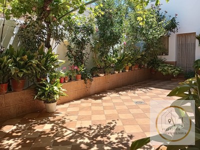 Casa en venta en Alcala La Real, Norte, con 4 dormitorios, 2 baños, 2 plazas de garaje, trastero, balcón y terraza