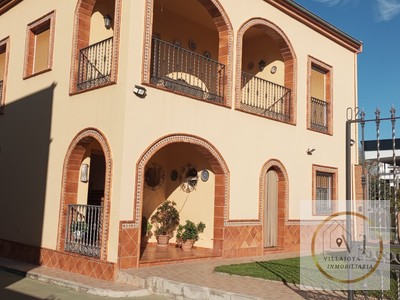 Casa en venta en Marmolejo, Centro, con 5 dormitorios, 3 baños, 6 plazas de garaje, trastero, balcón, terraza y terreno