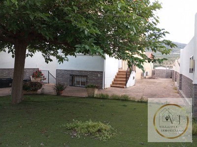 Adosado en venta en La Guardia, Sur, con 4 dormitorios, 2 baños, aseo, 2 plazas de garaje, trastero, balcón, terraza y terreno