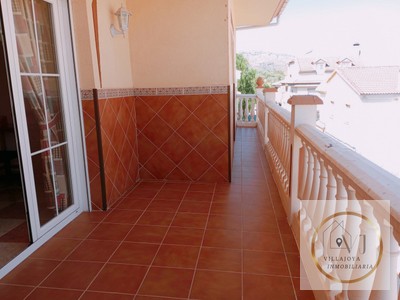 Casa en venta en Valdepeñás De Jaen, Sur, con 4 dormitorios, 2 baños, 3 plazas de garaje, trastero, 2 balcones y 2 terrazas