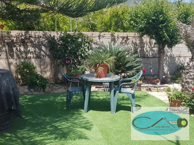 Chalet en alquiler vacacional en Alcanar-platja, con 4 dormitorios, 2 baños, aseo, terraza y terreno