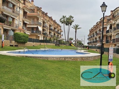 Duplex en alquiler en Casas De Alcanar, con 3 dormitorios, 2 baños, plaza de garaje y terraza