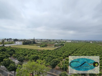 Duplex en alquiler en Casas De Alcanar, con 3 dormitorios, 2 baños, plaza de garaje, balcón y terraza