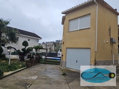 Chalet en alquiler en Alcanar, Alcanar Playa, con 4 dormitorios, 2 baños, aseo, plaza de garaje y terraza