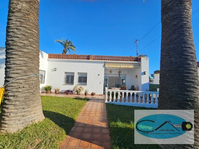 Chalet en alquiler en Alcanar, Alcanar Playa, con 3 dormitorios, 2 baños y terraza