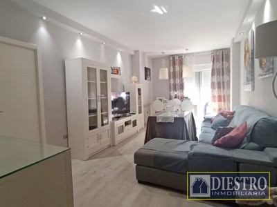 Piso en venta en Don Benito, Avd. Constitucion, con 3 dormitorios, 2 baños y 2 terrazas
