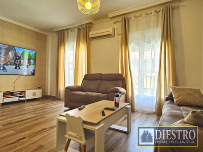 Casa en venta en Don Benito, Av. Canovas, con 3 dormitorios y baño