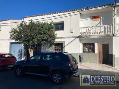 Casa en venta en Puebla De Alcollarin, Centro, con 4 dormitorios y 2 baños