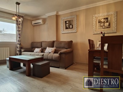 Ático en venta en Don Benito, Las Albercas, con 3 dormitorios, baño, aseo, plaza de garaje, trastero y terraza