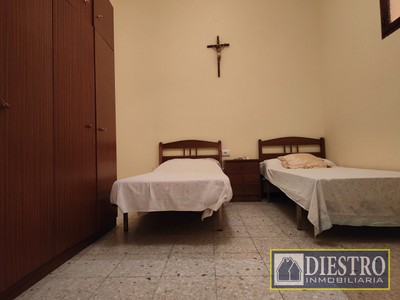 Casa en venta en Don Benito, Avda. Ayala, con 3 dormitorios, baño y 2 terrazas