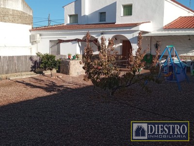 Casa en venta en Pizarro, con 5 dormitorios y baño