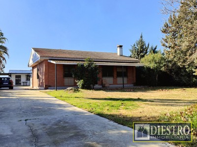 Chalet en venta en Don Benito, Ctra. Medellin, con terreno