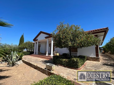 Chalet en venta en Medellin, con 3 dormitorios y 2 baños