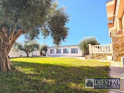 Unifamiliar en venta en Don Benito, Los Olivos, con 4 dormitorios y 3 baños