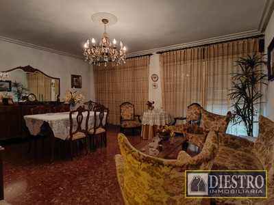 Piso en venta en Don Benito, Avd. Constitucion, con 6 dormitorios y 3 baños