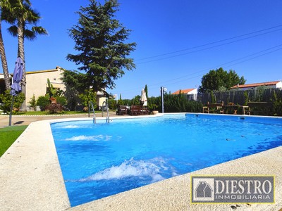 Chalet en venta en Don Benito, Las Arenas, con 4 dormitorios y 2 baños