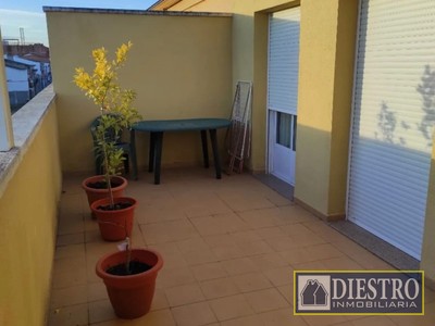 Ático en venta en Don Benito, Avd. De Cordoba, con 2 dormitorios, baño, aseo, plaza de garaje y terraza