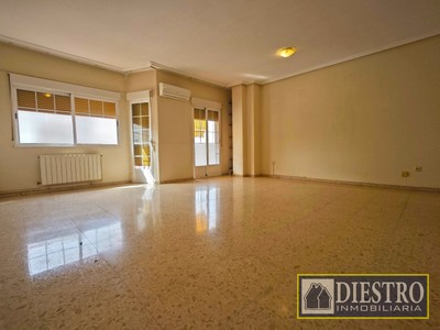 Piso en venta en Don Benito, Centro, con 4 dormitorios, 2 baños y balcón