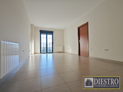 Piso en venta en Don Benito, Avda. Ayala, con 3 dormitorios, 2 baños, plaza de garaje y trastero