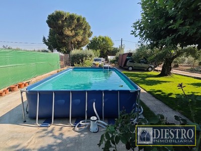 Chalet en venta en Don Benito, Avenida De Sevilla, con 3 dormitorios, baño y terreno