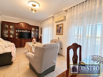 Piso en venta en Don Benito, Avd. Constitucion, con 3 dormitorios, baño y trastero