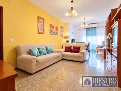 Piso en venta en Don Benito, Avd. Constitucion, con 4 dormitorios, 2 baños y balcón