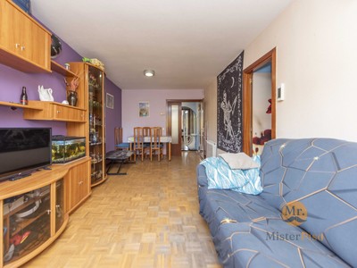 Piso en venta en Fuenlabrada, con 3 dormitorios, baño y plaza de garaje