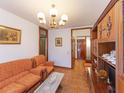 Piso en venta en Getafe, con 3 dormitorios, baño y terraza
