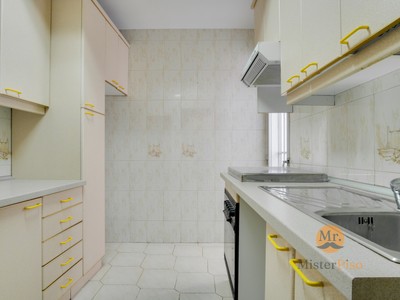 Piso en venta en Leganés, con 3 dormitorios, baño y terraza