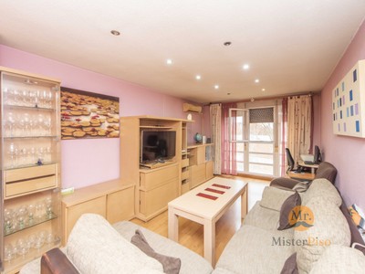Piso en venta en Getafe, con 3 dormitorios, 2 baños y plaza de garaje