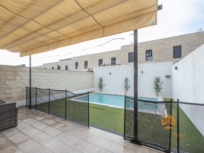 Adosado en venta en Yuncos, con 3 dormitorios, 3 baños, plaza de garaje, terraza y terreno