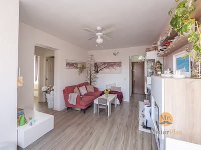 Piso en venta en Madrid, con 3 dormitorios y baño