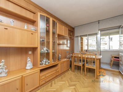 Piso en venta en Leganés, con 3 dormitorios, baño y terraza
