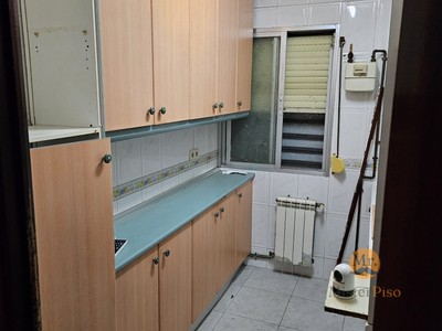 Piso en venta en Getafe, con 3 dormitorios y baño