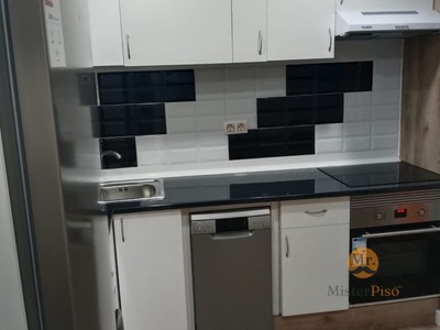 Piso en venta en Getafe, con 4 dormitorios, 2 baños y terraza