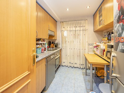 Piso en venta en Leganés, con 3 dormitorios, 2 baños, plaza de garaje y trastero
