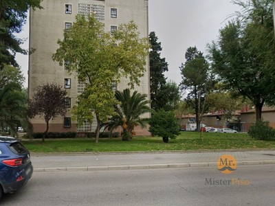 Piso en venta en Madrid, con 3 dormitorios y 2 baños