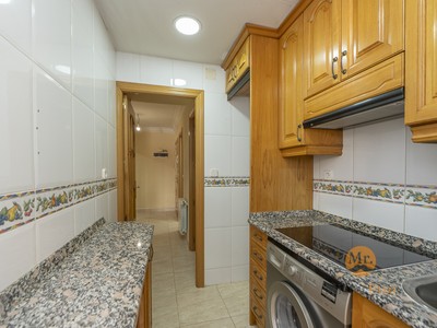 Piso en venta en Leganés, con 3 dormitorios, baño y terraza