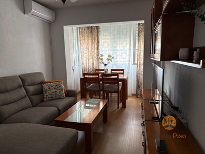 Piso en venta en Leganés, con 3 dormitorios y baño