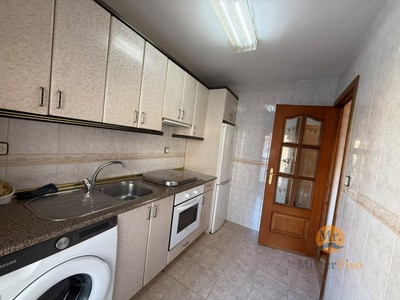 Piso en venta en Leganés, con 3 dormitorios, baño y terraza