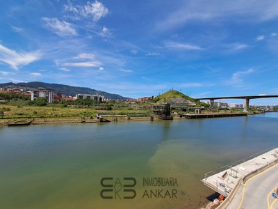 Piso en venta en Erandio, con 4 dormitorios, baño y 2 balcones