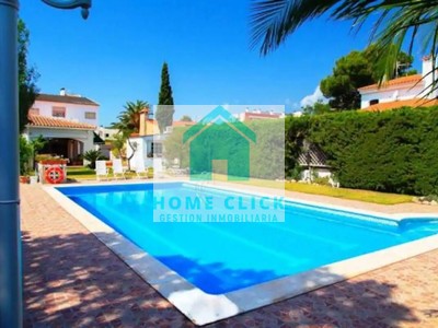 Chalet en venta en Miami Playa, Centre, con 5 dormitorios, 3 baños, aseo, 2 plazas de garaje, trastero, balcón, terraza y terreno