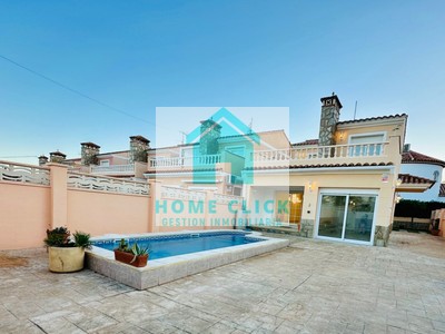 Chalet en venta en Miami Playa, Centre, con 4 dormitorios, 3 baños, 3 plazas de garaje, trastero, terraza y terreno