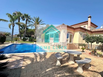 Chalet en venta en Miami Playa, Passeig Maritim, con 4 dormitorios, 3 baños, 2 plazas de garaje, trastero, terraza y terreno