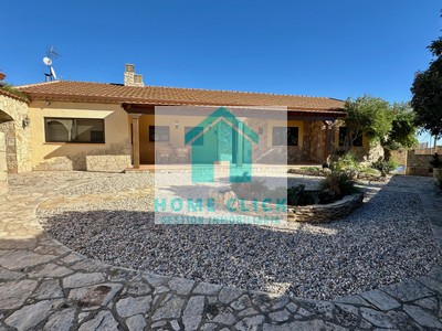 Chalet en venta en Botarell, con 4 dormitorios, 2 baños, 3 plazas de garaje, trastero y terreno