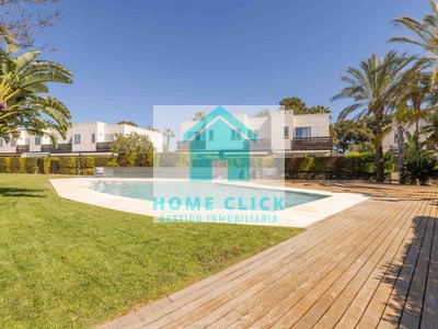 Chalet en venta en Miami Playa, Mont Roig Bahia, con 3 dormitorios, 3 baños, plaza de garaje, trastero, balcón y terreno