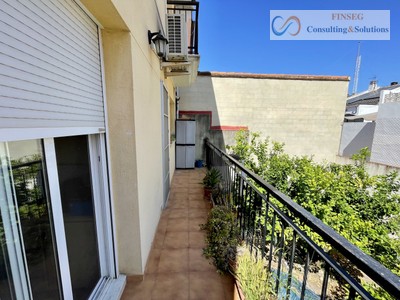 Adosado en venta en Castelló De Rugat, con 5 dormitorios, 2 baños, aseo, 2 plazas de garaje, trastero y terreno